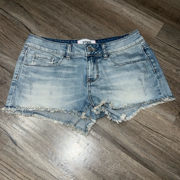 4 pairs of vs pink shorts - Picture 9 of 10